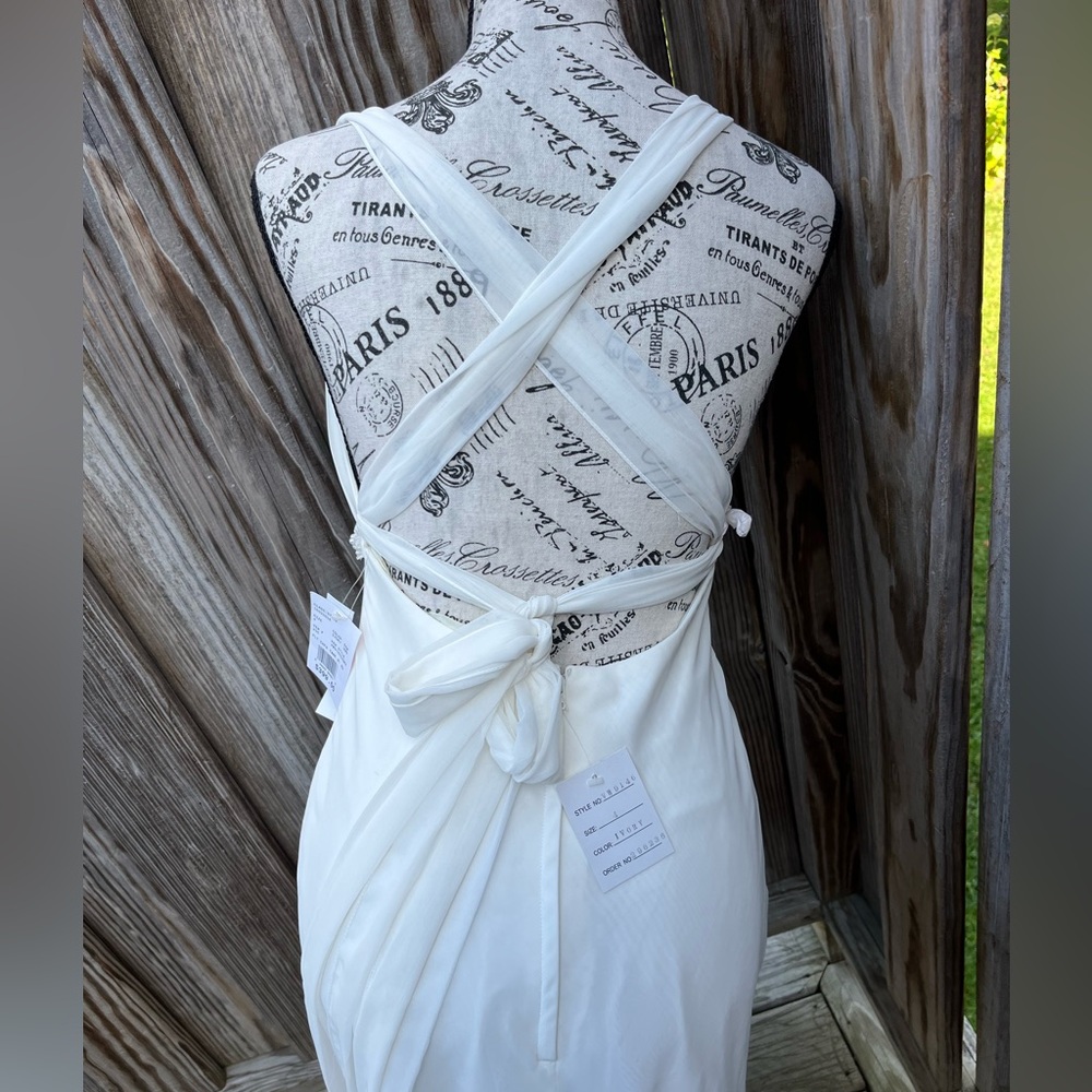 NWT Davids Bridal Galina Ivory Elegant Wedding Dress Size 4 - Picture 10 of 12
